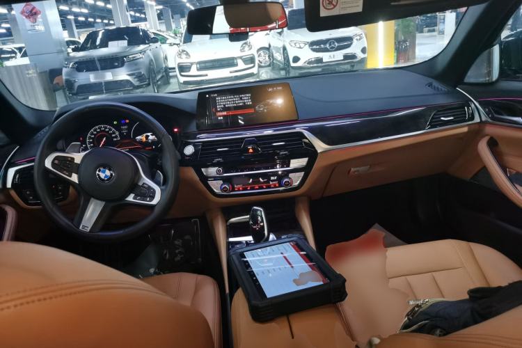 Used BMW 5 Series 2019 530Li Leading Model M Sport Package Center Console