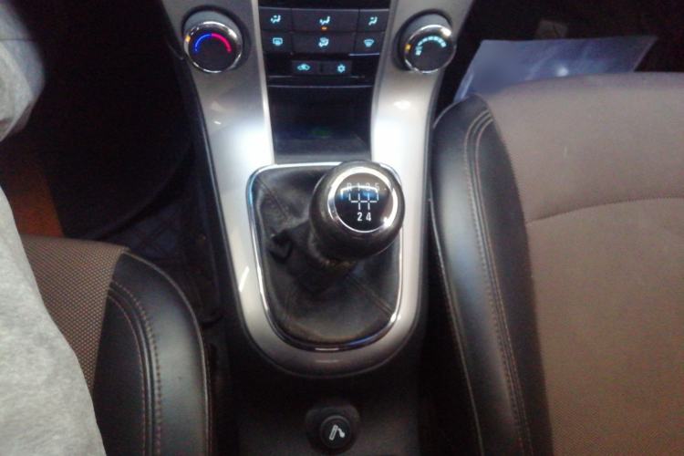 Used Chevrolet Cruze 2013 Hatchback 1.6L Manual Luxury Model
