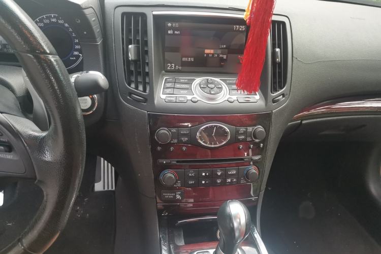 Used Infiniti G Series 2010 G37 Coupe Convertible Rosewood Edition Audio And AC Panel