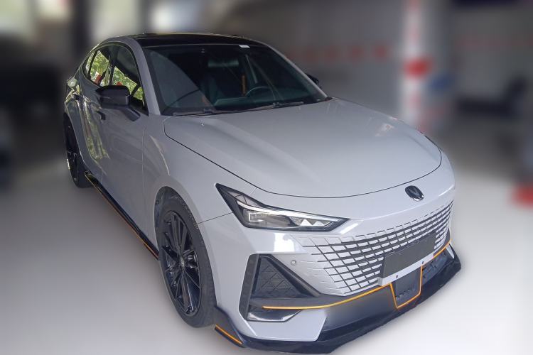 Used CHANGAN UNI-V 2022 1.5T Sport Edition Front Right 45 Deg