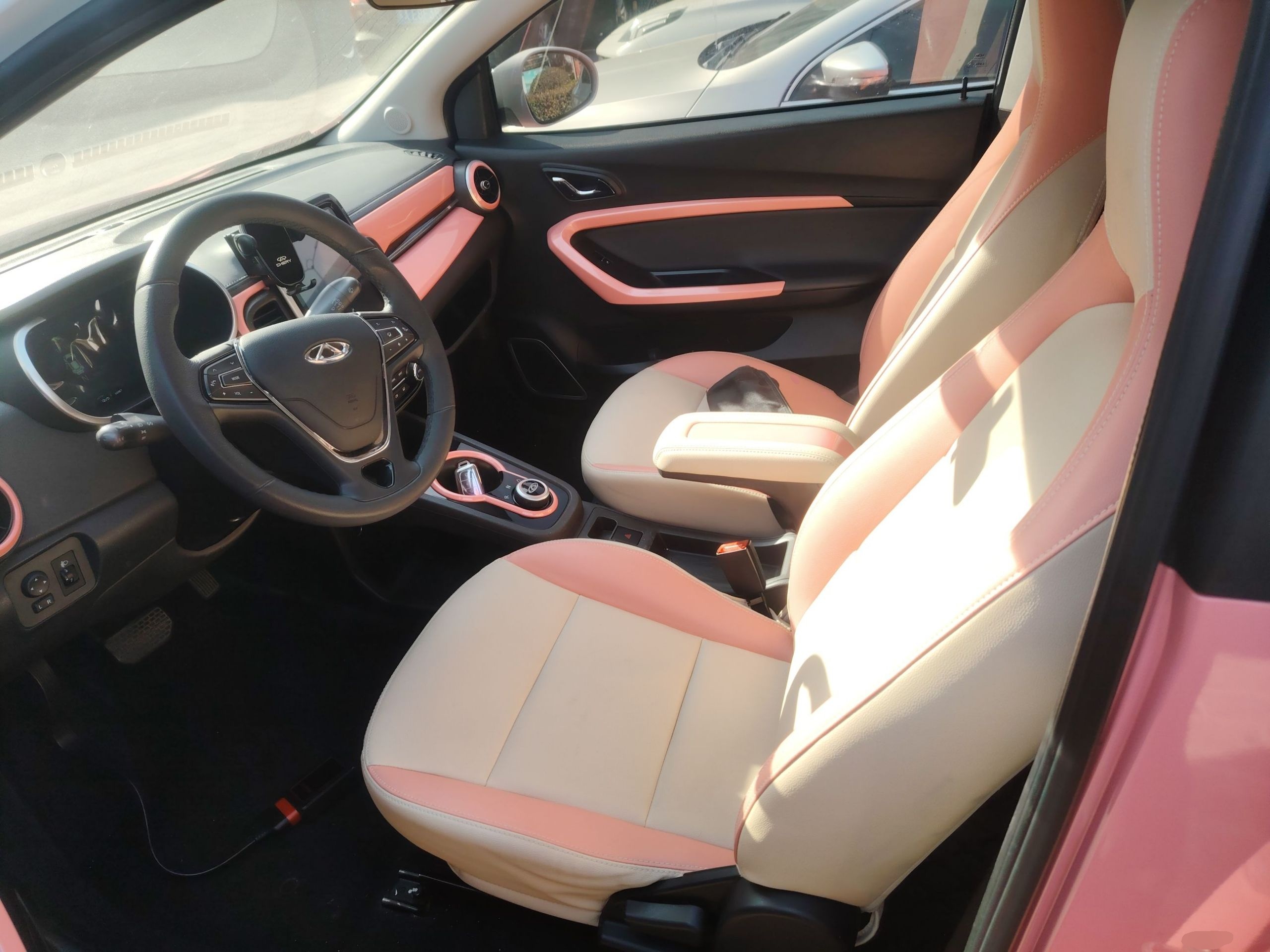 المقاعد الأمامية داخل السيارة