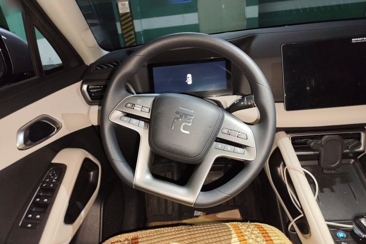 Used BYD Yuan UP 2025 Intelligent Driving Version 401 KM Dynamic Edition Steering Wheel