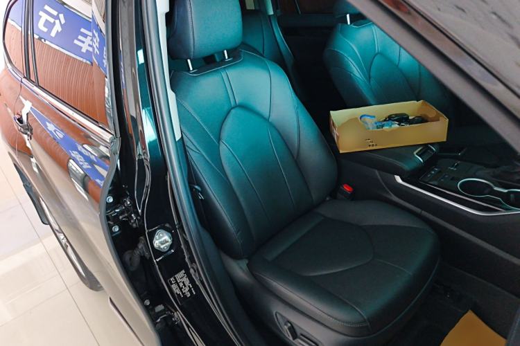 Used Toyota Highlander 2023 2.5L Smart Electric Hybrid Dual-Engine Four-Wheel Drive Prestige Version – 7 Seats Right Front Seat