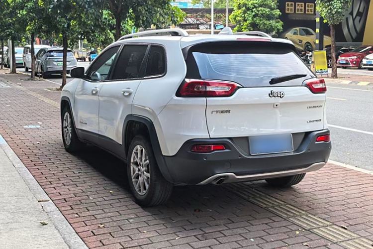Used Jeep Cherokee 2017 2.0L Superior Edition