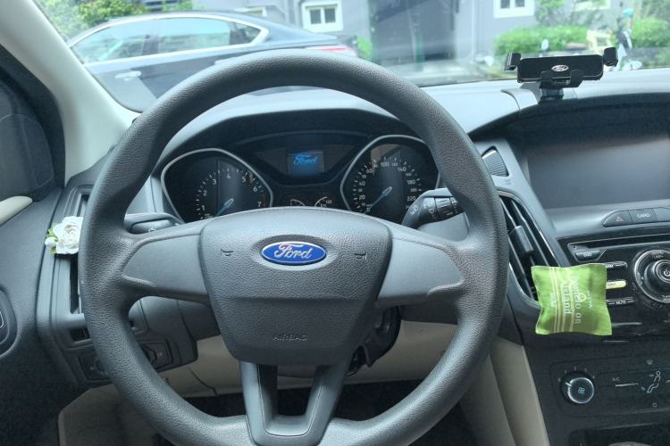 Used Ford Focus 2015 Sedan 1.6L Automatic Comfort Model Steering Wheel