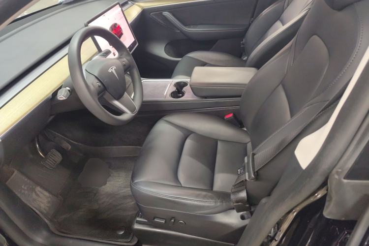 Used Tesla Model Y 2023 Long-Range All-Wheel-Drive Version Left Front Seat