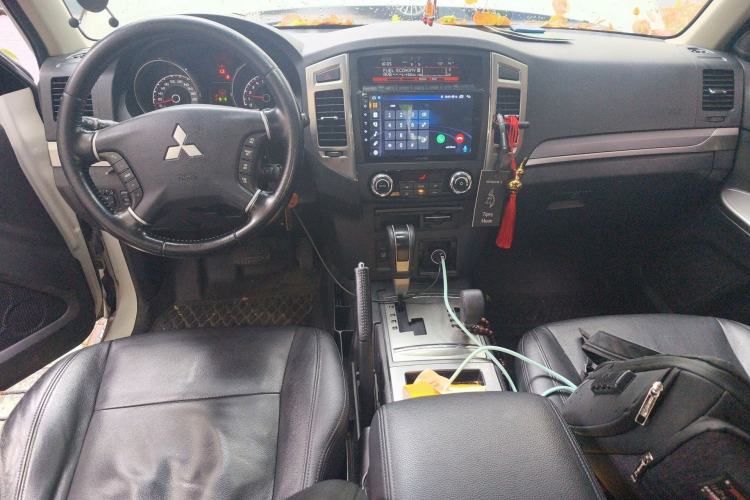 Used Mitsubishi Pajero 2015 3.0L Automatic Elite Plus Version China V Standard