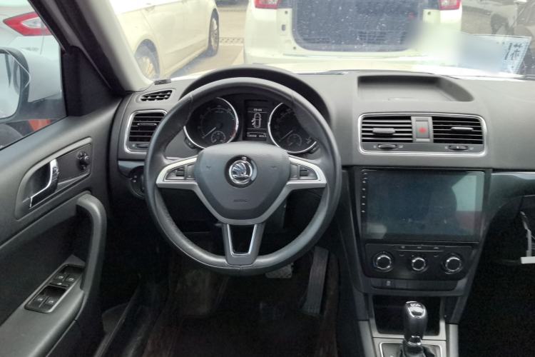 Used Skoda Yeti 2017 TSI280 DSG Car Enjoy Brothers Edition Steering Wheel