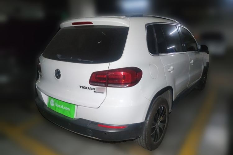 Used Volkswagen Tiguan 2015 2.0 TSI Automatic All-Wheel Drive Luxury Edition Rear Right 45 Deg