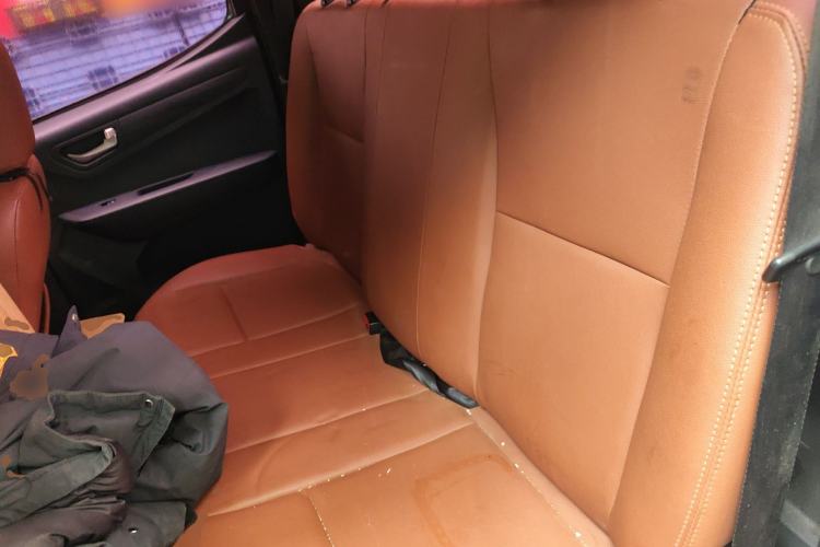 Used Isuzu JLM 2017 2.0T Two-Wheel Drive Advanced Version 4K21D4T Left Rear Seat