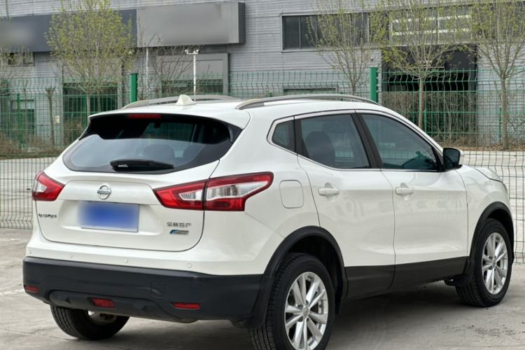 Used Nissan Qashqai 2016 2.0L CVT Elite Edition Exterior 5