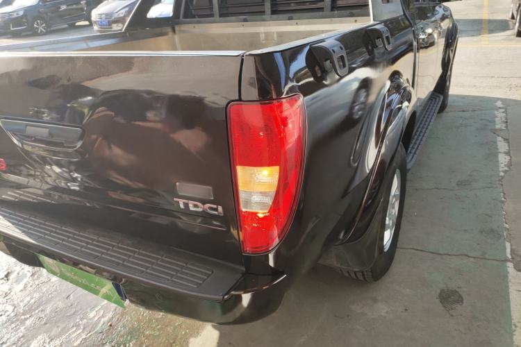 Used JMC Yuhu 5 2018 2.4T Classic Edition Diesel Manual 4x4 Luxury Version JX4D24A5L
