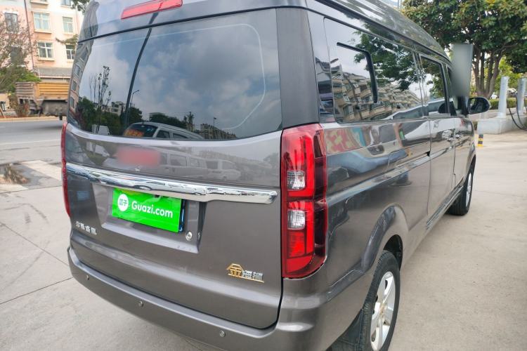 Used Jinbei Gold Hiace 2023 1.5L Passenger Van Travel Lion 9-Seater with Central Air Conditioning Rear Right 45 Deg