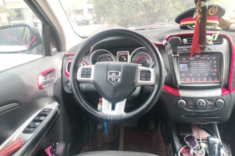 Used Dodge Journey 2013 2.4L Two-Wheel Drive Luxury Version Steering Wheel