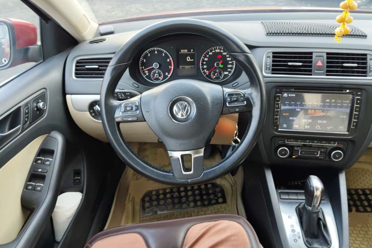 Used Volkswagen Sagitar 2012 1.4TSI Automatic Luxury Edition Steering Wheel
