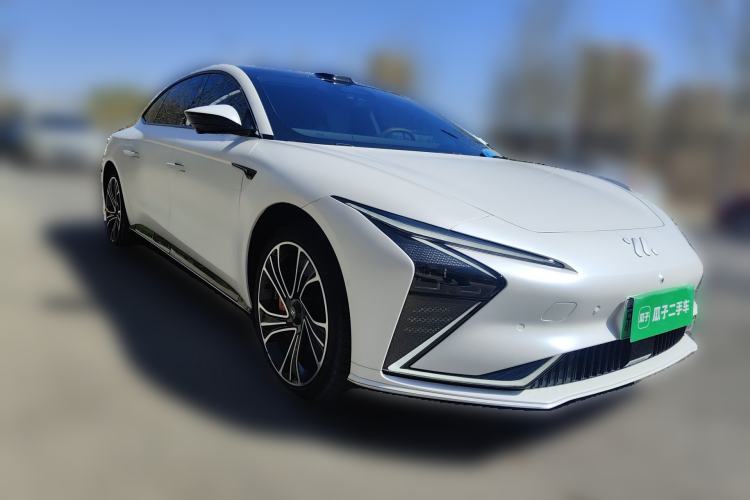 Used IM L7 2022 Pro Model Front Right 45 Deg