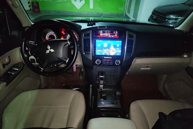 Used Mitsubishi Pajero  Center Console