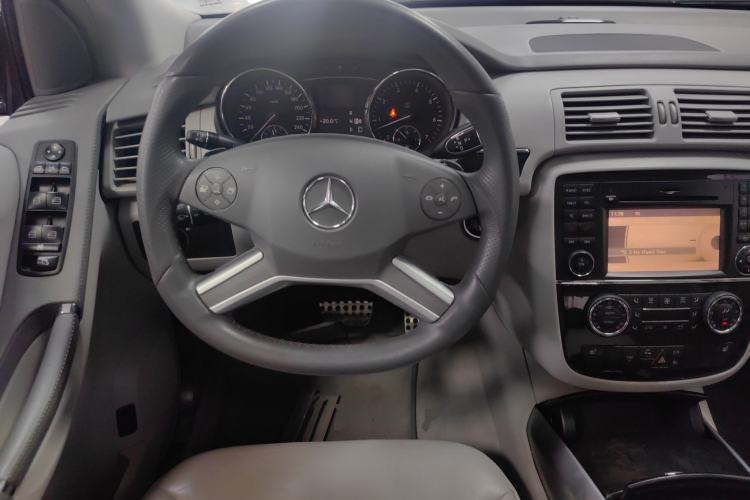 Used Mercedes-Benz R-Class 2010 R 350 L 4MATIC Grand Edition Steering Wheel