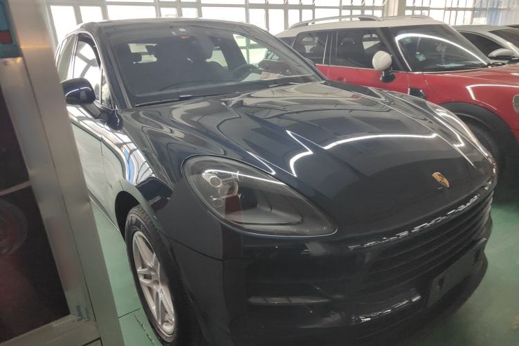 Used Porsche Macan 2018 Macan 2.0T Front Right 45 Deg