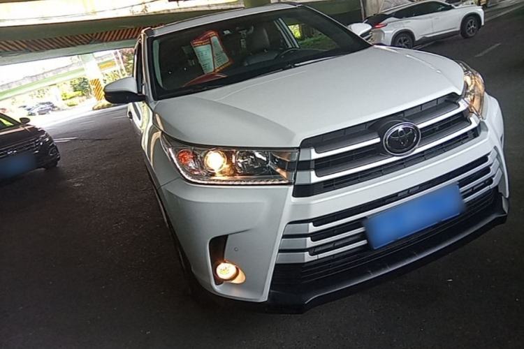 Used Toyota Highlander 2018 2.0T Four-Wheel Drive Luxury Version 7 Seats China VI Standard
