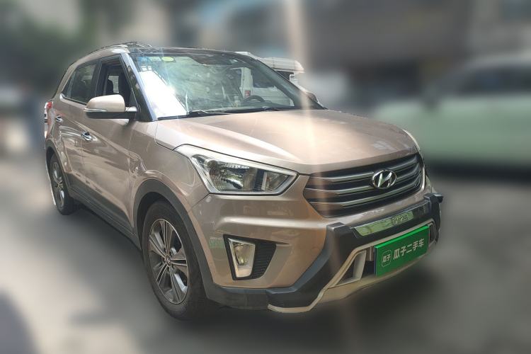 Used Hyundai ix25 2015 1.6L Automatic Two-Wheel Drive Smart GLS Trim Front Right 45 Deg