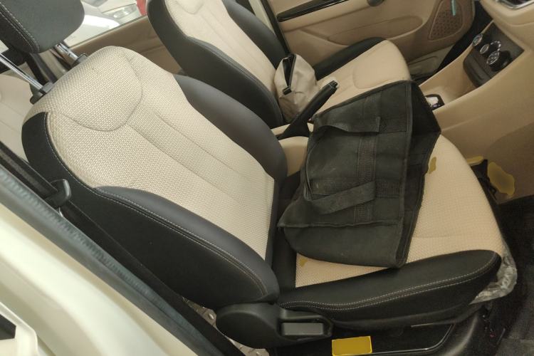 Used CHANGAN KUAYUE Xing V5 EV 2021 Luxury 6-Seater Passenger Bus with Lingdian System Right Front Seat