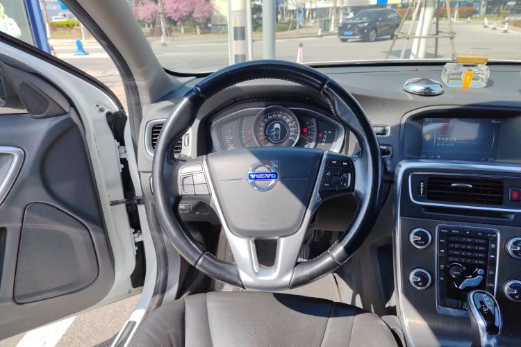 Used Volvo V60 2015 T5 Zhiyi Edition Steering Wheel