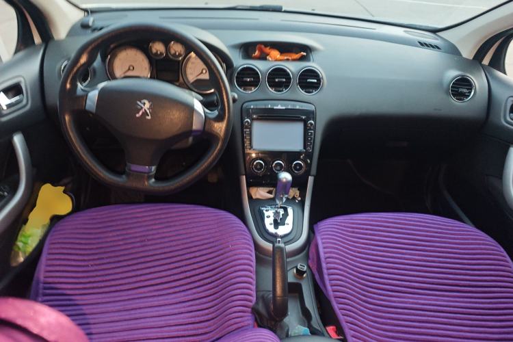 Used Peugeot 408 2013 2.0L Automatic Comfort Edition Center Console