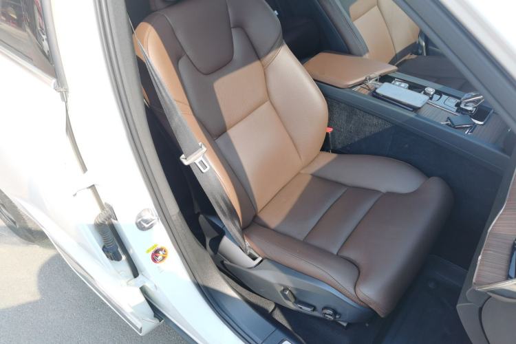 Used Volvo XC60 2023 B5 4x4 Smart Luxury Edition