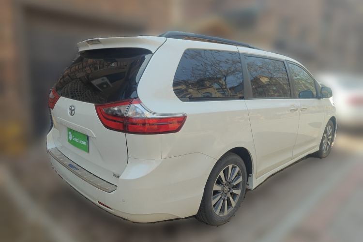 Used Toyota SIENNA 
