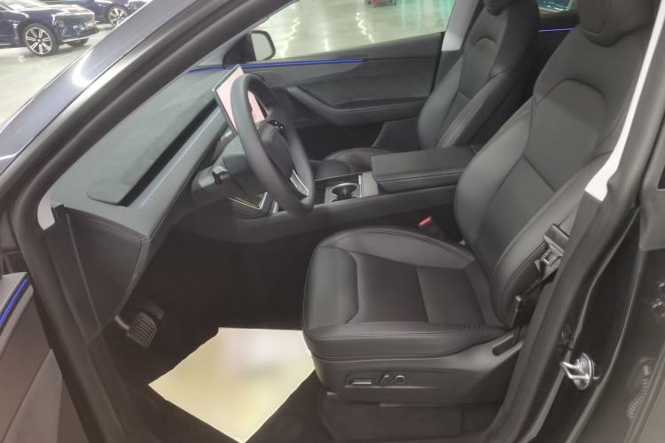 Used Tesla Model Y 2025 Long-Range All-Wheel Drive First Edition Left Front Seat