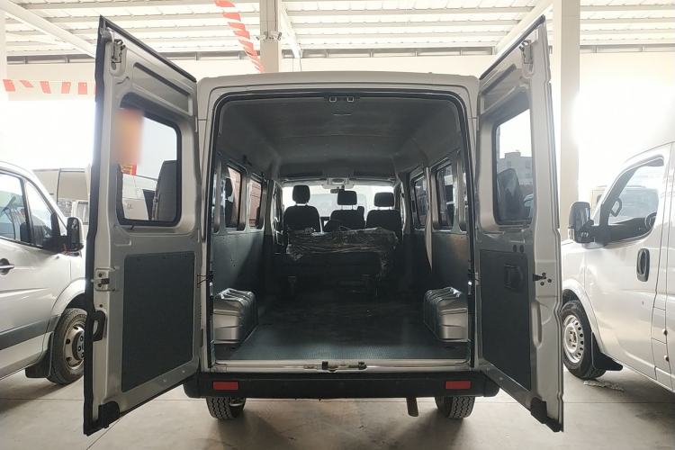 Used Dongfeng Yufeng Yufeng 2023 V9+ 2.0T Manual Front-Wheel-Drive Multi-Function Mid-Roof Van with 7/8/9 Seats
