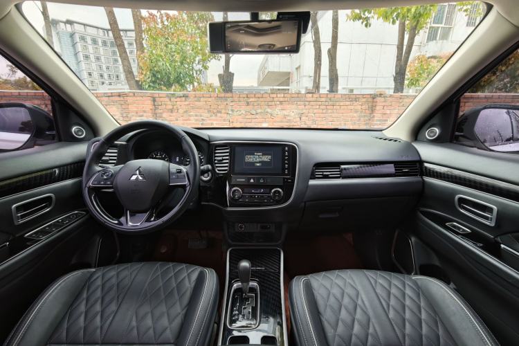 Used Mitsubishi Outlander 2021 2.0L Two-Wheel Drive Comfort Edition 7 Seats
