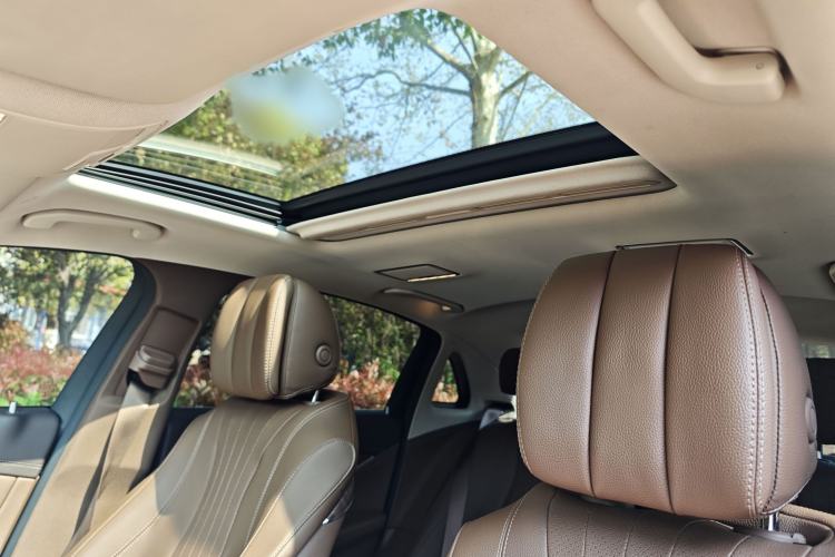 Used Mercedes-Benz E-Class 2019 E 260 L Interior 9