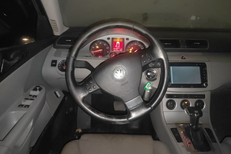 Used Volkswagen Magotan 2011 1.8TSI DSG Luxury Model Steering Wheel