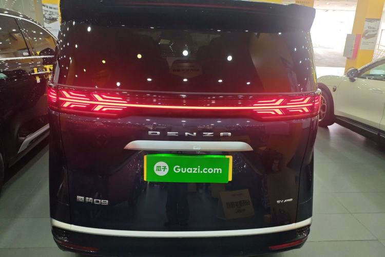 Used Denza D9 2022 EV 600 Four-Wheel Drive Flagship Model