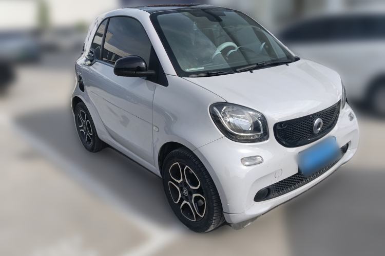 Used smart fortwo 2016 0.9T 66kW Hardtop Pioneer Edition Front Right 45 Deg
