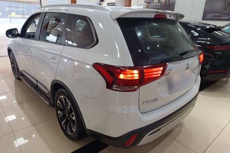 Used Mitsubishi Outlander 2019 2.0L Two-Wheel Drive Comfort Edition 7-Seater China VI Standard