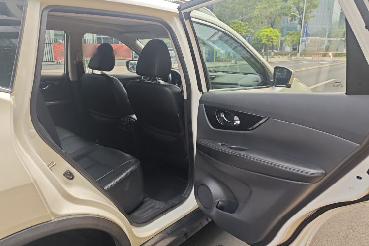 Used Nissan X-Trail 2020 2.5L XL ITS CVT 4WD Deluxe Navigation Edition Interior 7