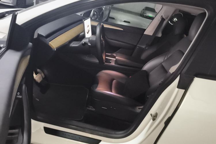 Used Tesla Model Y 2022 Long-Range All-Wheel-Drive Version Driver Seat