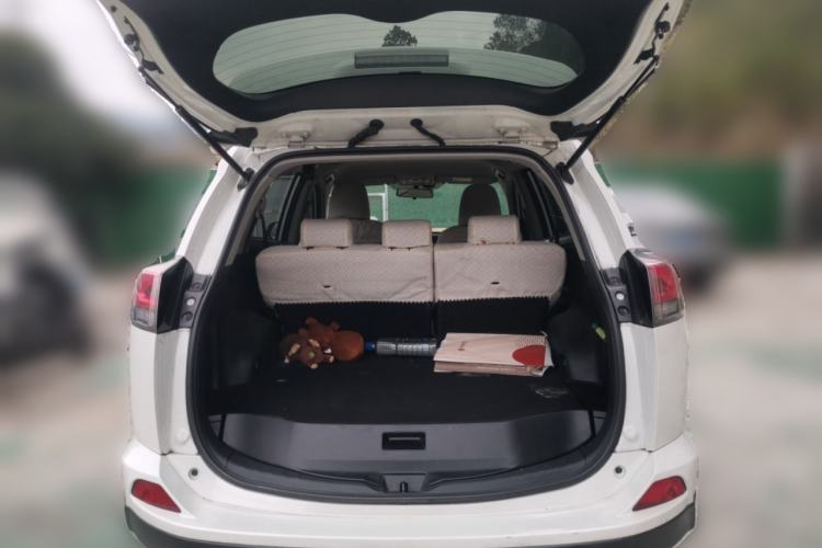 Used Toyota RAV4 2019 2.0L CVT Two-Wheel Drive Urban Edition China VI Standard
