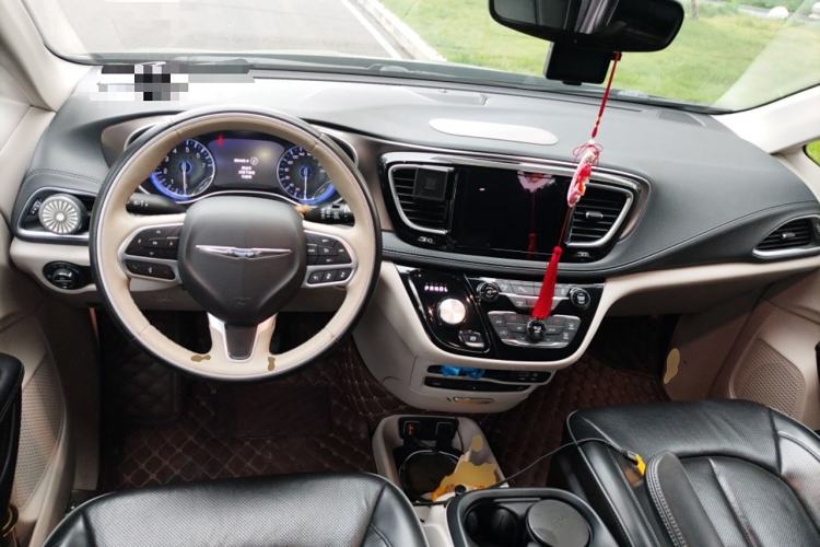 Used Chrysler Grand Voyager 2017 3.6L Premium Edition
