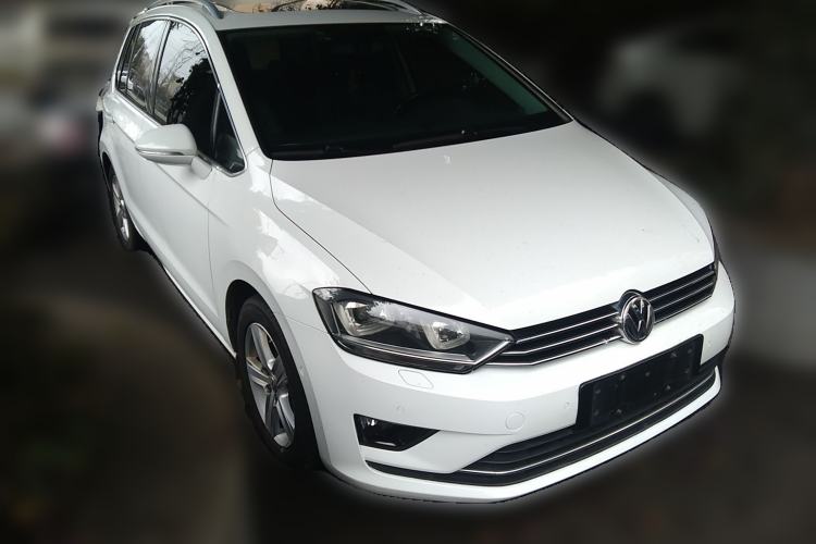 Used Volkswagen Golf 2015 1.4TSI Sportsvan Front Right 45 Deg