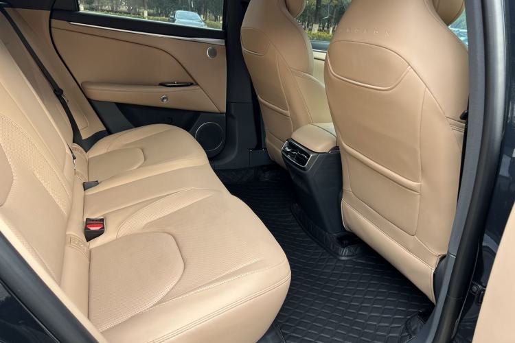 Used ARCFOX Alpha T5 2025 520 PRO
