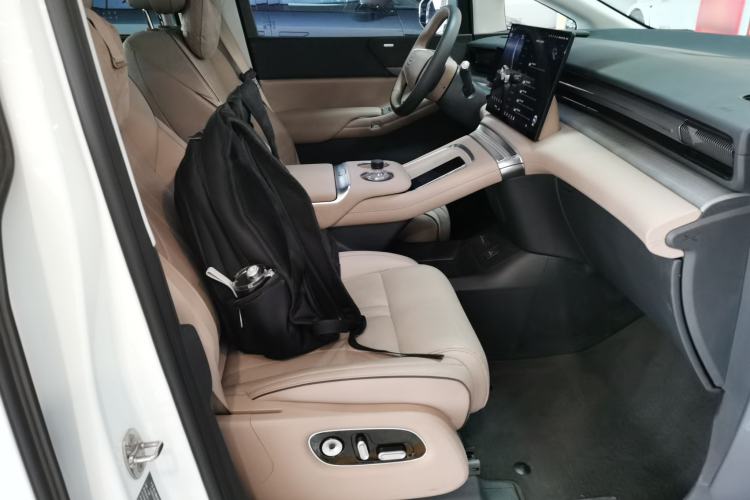 Used XPeng X9 2025 740 Ultra-Long Range Max Right Front Seat