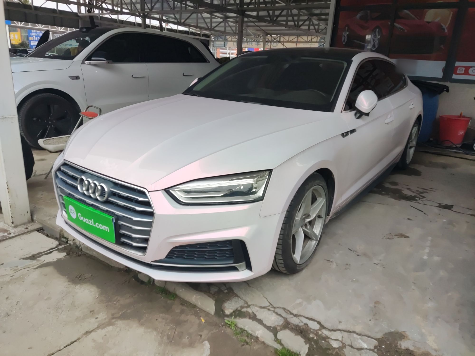 Под передней частью автомобиля