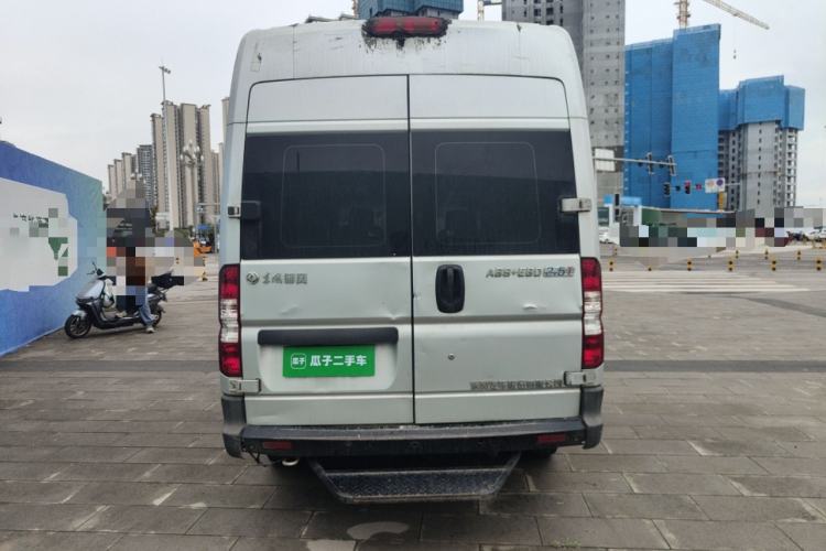 Used Dongfeng Yufeng 2018 2.5T Logistics Vehicle A100 Long Wheelbase High Roof 5-9 Seater China V Emission Standard ZD25 Rear