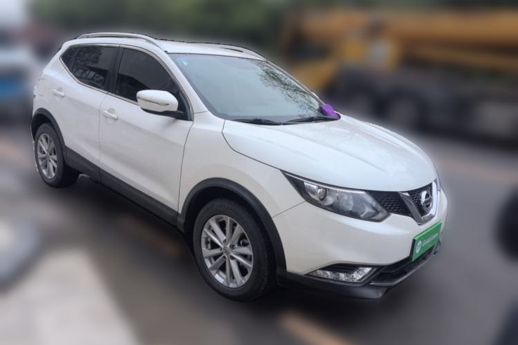 Used Nissan Qashqai 2016 2.0L CVT Elite Edition Front Right 45 Deg