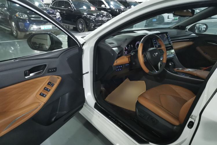 Used Toyota Avalon 2019 Dual-Engine 2.5L Limited Flagship Edition China VI Standard