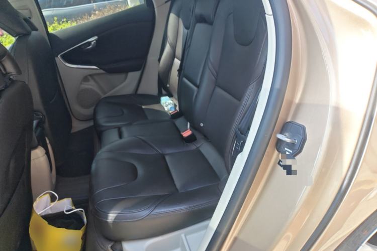 Used Volvo V40 2016 T4 Smart Luxury Edition
